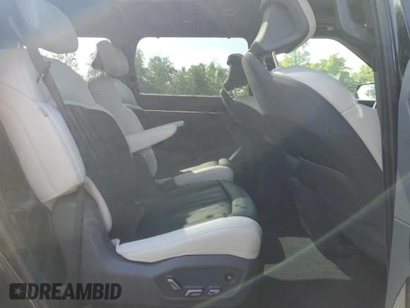 ✅ 2024 Kia EV9 GT-Line • VIN: KNDAEFS5XR6020316 • Lot: 58296795. Wystawiony na Copart z przebiegiem 17 147 mil. Bezpłatny archiwum sprzedaży aukcyjnych z USA i szczegółowy raport historii pojazdu na DreamBid. Zdjęcie 11.