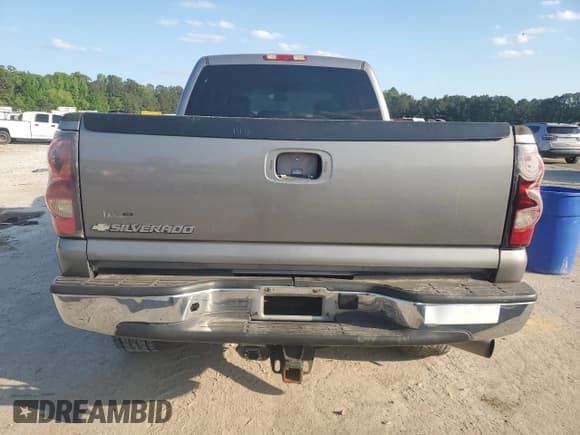 ✅ 2006 Chevrolet Silverado 2500HD LT2 • VIN: 1GCHK23D26F235335 • Lot: 53689785. Wystawiony na Copart z przebiegiem 68 350 mil. Bezpłatny archiwum sprzedaży aukcyjnych z USA i szczegółowy raport historii pojazdu na DreamBid. Zdjęcie 6.