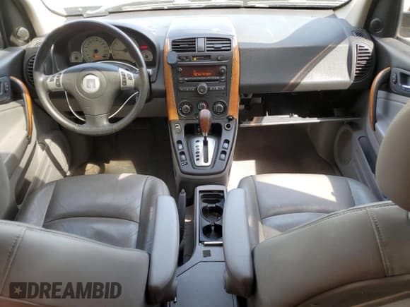 ✅ 2006 Saturn VUE • VIN: 5GZCZ63456S898482 • Lot: 56686495. Wystawiony na Copart z przebiegiem 139 539 mil. Bezpłatny archiwum sprzedaży aukcyjnych z USA i szczegółowy raport historii pojazdu na DreamBid. Zdjęcie 8.