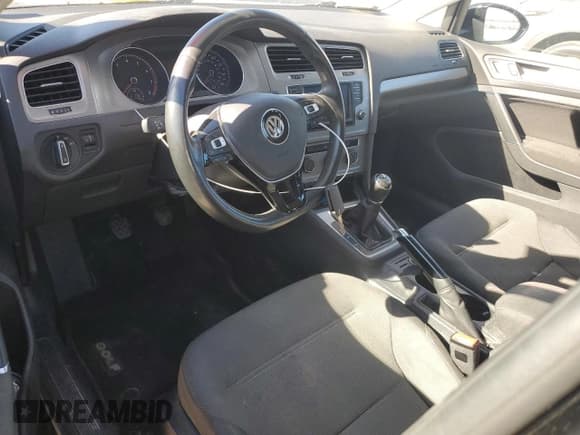 ✅ 2017 Volkswagen Golf S • VIN: 3VWA17AU1HM502839 • Lot: 90622625. Wystawiony na Copart z przebiegiem Nie podano. Bezpłatny archiwum sprzedaży aukcyjnych z USA i szczegółowy raport historii pojazdu na DreamBid. Zdjęcie 8.