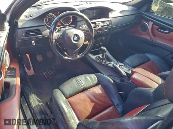 ✅ 2011 BMW M3 • VIN: WBSDX9C5XBE783965 • Lot: 96125025. Wystawiony na Copart z przebiegiem 73 121 mil. Bezpłatny archiwum sprzedaży aukcyjnych z USA i szczegółowy raport historii pojazdu na DreamBid. Zdjęcie 8.