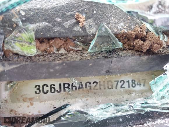 2017 Ram 1500 Tradesman z VIN 3C6JR6AG2HG721847, wystawiony jako IAAI lot #43230943 z przebiegiem 195 100 mil mil oraz . Historia ofert i sprzedaży dostępna na DreamBid. Obrazek 9.