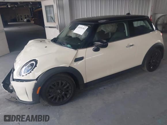 ✅ 2023 MINI Hardtop Cooper • VIN: WMW33DH06P2T73104 • Lot: 42651262. Wystawiony na IAAI z przebiegiem 45 837 mil. Bezpłatny archiwum sprzedaży aukcyjnych z USA i szczegółowy raport historii pojazdu na DreamBid. Zdjęcie 17.