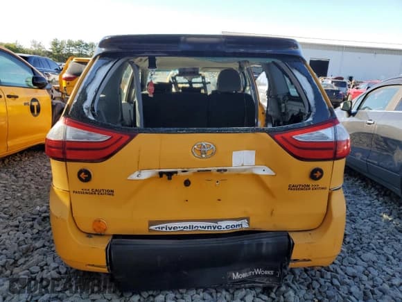 ✅ 2016 Toyota Sienna L • VIN: 5TDZK3DC6GS703729 • Lot: 84994245. Listed on Copart with Not provided. Free auction sales archive from the USA and detailed vehicle history report at DreamBid. Image 6.