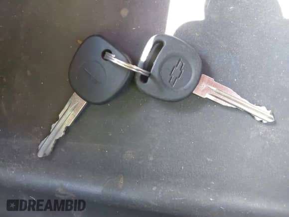 2008 Chevrolet Silverado 1500 Work Truck z VIN 1GCEC14XX8Z137559, wystawiony jako IAAI lot #41908762 z przebiegiem 114 357 mil mil oraz . Historia ofert i sprzedaży dostępna na DreamBid. Obrazek 11.