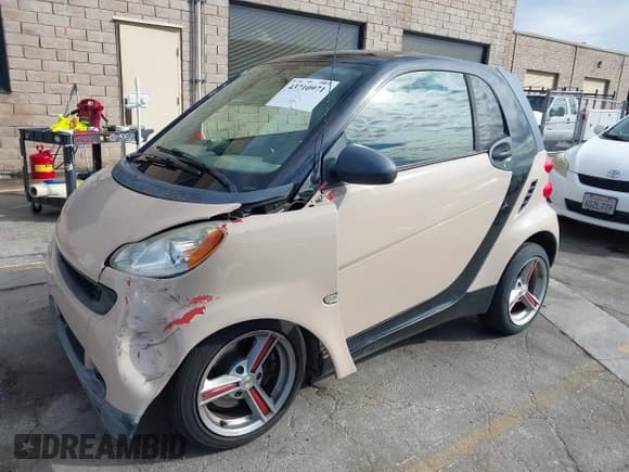 ✅ 2008 Smart fortwo Pure • VIN: WMEEJ31XX8K141630 • Lot: 43710971. Listed on IAAI with 125,470 mi. Free auction sales archive from the USA and detailed vehicle history report at DreamBid. Image 2.