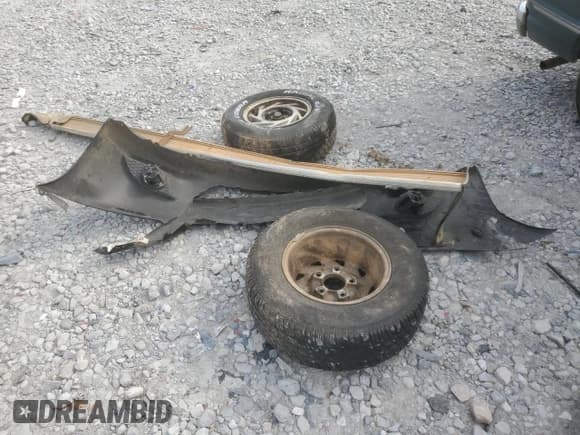 ✅ 1997 Ford Econoline Commercial • VIN: 1FDEE146XVHB36426 • Lot: 68687935. Wystawiony na Copart z przebiegiem 249 954 mil. Bezpłatny archiwum sprzedaży aukcyjnych z USA i szczegółowy raport historii pojazdu na DreamBid. Zdjęcie 13.