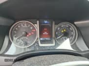 ✅ 2018 Toyota Tacoma SR5 • VIN: 3TMAZ5CN1JM056235 • Lot: 91650665. Wystawiony na Copart z przebiegiem 100 602 mil. Bezpłatny archiwum sprzedaży aukcyjnych z USA i szczegółowy raport historii pojazdu na DreamBid. Zdjęcie 9.