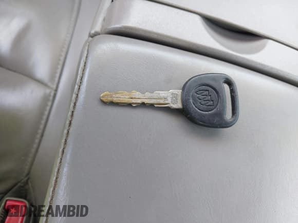 ✅ 2005 Buick LeSabre Custom • VIN: 1G4HP54K25U130297 • Lot: 43757575. Wystawiony na IAAI z przebiegiem 164 054 mil. Bezpłatny archiwum sprzedaży aukcyjnych z USA i szczegółowy raport historii pojazdu na DreamBid. Zdjęcie 6.