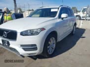 ✅ 2016 Volvo XC90 T6 Momentum • VIN: YV4A22PK8G1045772 • Lot: 43852637. Wystawiony na IAAI z przebiegiem 73 977 mil. Bezpłatny archiwum sprzedaży aukcyjnych z USA i szczegółowy raport historii pojazdu na DreamBid. Zdjęcie 17.