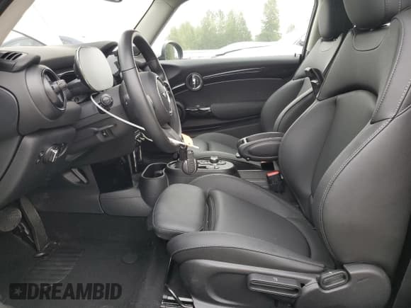 ✅ 2024 MINI Hardtop Cooper SE • VIN: WMW13DJ04R2V89229 • Lot: 70956595. Listed on Copart with 4,139 mi. Free auction sales archive from the USA and detailed vehicle history report at DreamBid. Image 7.