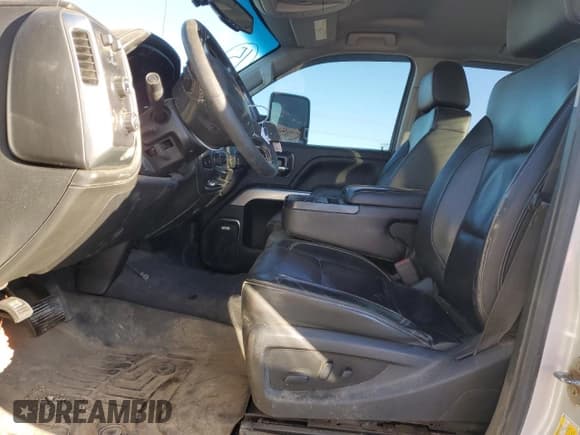 ✅ 2019 Chevrolet Silverado 2500HD LTZ • VIN: 1GC1KTEG4KF209330 • Lot: 72545254. Wystawiony na Copart z przebiegiem 150 828 mil. Bezpłatny archiwum sprzedaży aukcyjnych z USA i szczegółowy raport historii pojazdu na DreamBid. Zdjęcie 7.