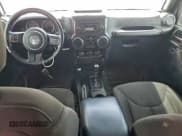 ✅ 2017 Jeep Wrangler Unlimited Sport • VIN: 1C4BJWDG4HL678163 • Lot: 95519045. Wystawiony na Copart z przebiegiem 112 080 mil. Bezpłatny archiwum sprzedaży aukcyjnych z USA i szczegółowy raport historii pojazdu na DreamBid. Zdjęcie 8.