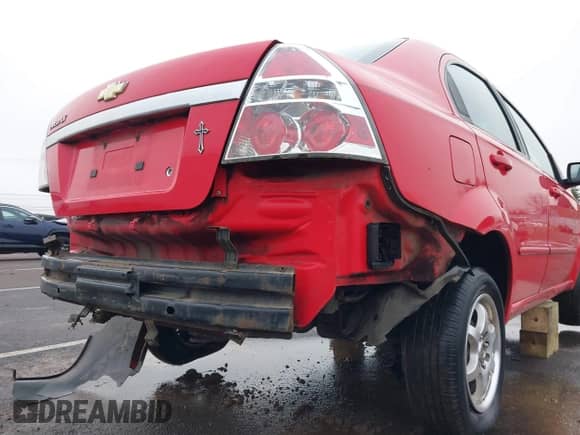 ✅ 2009 Chevrolet Aveo 1LT • VIN: KL1TD56E09B308523 • Lot: 41308831. Wystawiony na IAAI z przebiegiem 189 998 mil. Bezpłatny archiwum sprzedaży aukcyjnych z USA i szczegółowy raport historii pojazdu na DreamBid. Zdjęcie 6.