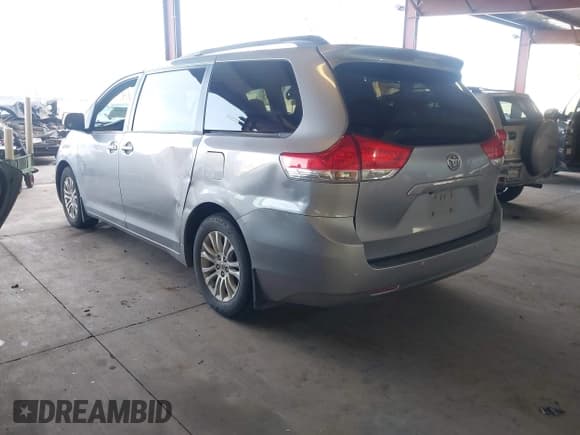 ✅ 2012 Toyota Sienna XLE • VIN: 5TDYK3DC3CS210368 • Lot: 43834362. Wystawiony na IAAI z przebiegiem 185 989 mil. Bezpłatny archiwum sprzedaży aukcyjnych z USA i szczegółowy raport historii pojazdu na DreamBid. Zdjęcie 3.