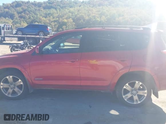 ✅ 2008 Toyota RAV4 Sport • VIN: JTMBK32V186035992 • Lot: 43409385. Listed on IAAI with 178,997 mi. Free auction sales archive from the USA and detailed vehicle history report at DreamBid. Image 15.