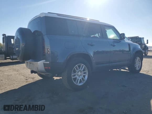 ✅ 2024 Land Rover Defender S • VIN: SALEJ7EU8R2281742 • Лот: 89705085. Опубликован ранее на Copart с пробегом 22 928 миль. Бесплатный доступ к архиву аукционных продаж из США и подробный отчёт об истории автомобиля на DreamBid. Изображение 3.