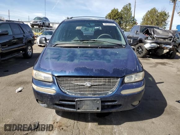 ✅ 2000 Chrysler Town & Country LX • VIN: 1C4GP44G5YB660690 • Lot: 48548595. Listed on Copart with 244,814 mi. Free auction sales archive from the USA and detailed vehicle history report at DreamBid. Image 5.