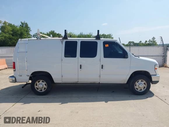 ✅ 2014 Ford Econoline Cargo Commercial • VIN: 1FTNE2EW2EDA68140 • Lot: 42890189. Listed on IAAI with 196,072 mi. Free auction sales archive from the USA and detailed vehicle history report at DreamBid. Image 13.