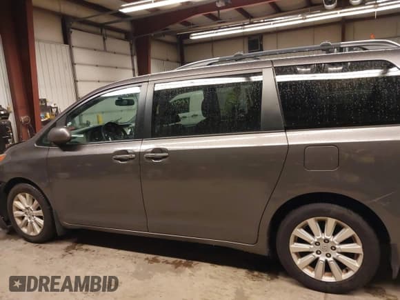 ✅ 2015 Toyota Sienna Limited • VIN: 5TDDK3DC4FS123467 • Lot: 41977448. Listed on IAAI with 164,467 mi. Free auction sales archive from the USA and detailed vehicle history report at DreamBid. Image 14.
