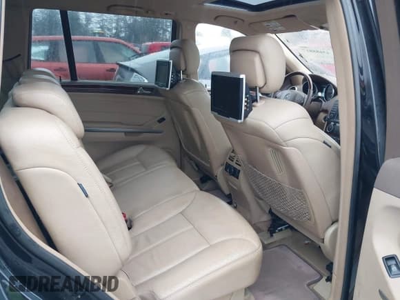 ✅ 2009 Mercedes-Benz GL 550 • VIN: 4JGBF86E89A441046 • Lot: 43688817. Wystawiony na IAAI z przebiegiem 182 438 mil. Bezpłatny archiwum sprzedaży aukcyjnych z USA i szczegółowy raport historii pojazdu na DreamBid. Zdjęcie 8.