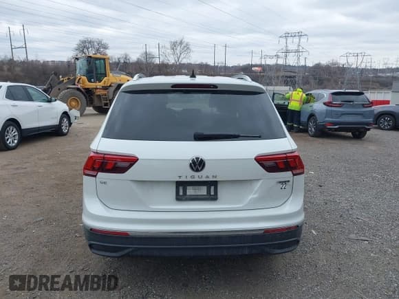 ✅ 2023 Volkswagen Tiguan SE • VIN: 3VV2B7AX8PM062519 • Lot: 41541819. Wystawiony na IAAI z przebiegiem 93 873 mil. Bezpłatny archiwum sprzedaży aukcyjnych z USA i szczegółowy raport historii pojazdu na DreamBid. Zdjęcie 16.