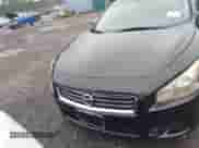 2012 Nissan Maxima S z VIN 1N4AA5AP8CC847111, wystawiony jako IAAI lot #42543652 z przebiegiem 128 709 mil mil oraz . Historia ofert i sprzedaży dostępna na DreamBid. Obrazek 6.