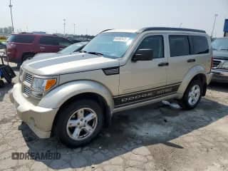 2010 Dodge Nitro SXT z VIN 1D4PU5GK3AW154209, wystawiony jako Copart lot #64492635 z przebiegiem 95 450 mil mil oraz Czysty tytuł • Clean title. Historia ofert i sprzedaży dostępna na DreamBid. Obrazek 1.