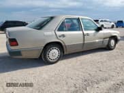 ✅ 1992 Mercedes-Benz 260 • VIN: WDBEA26D2NB616186 • Лот: 67278565. Опубликован ранее на Copart с пробегом 125 197 миль. Бесплатный доступ к архиву аукционных продаж из США и подробный отчёт об истории автомобиля на DreamBid. Изображение 3.