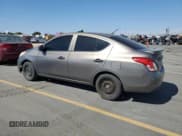 ✅ 2013 Nissan Versa S • VIN: 3N1CN7AP0DL847535 • Лот: 66713115. Опубликован ранее на Copart с пробегом 184 928 миль. Бесплатный доступ к архиву аукционных продаж из США и подробный отчёт об истории автомобиля на DreamBid. Изображение 2.