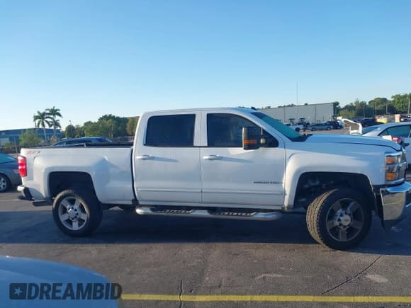 ✅ 2017 Chevrolet Silverado 2500HD LT • VIN: 1GC1KVEG8HF128707 • Lot: 41795885. Listed on IAAI with 192,048 mi. Free auction sales archive from the USA and detailed vehicle history report at DreamBid. Image 13.