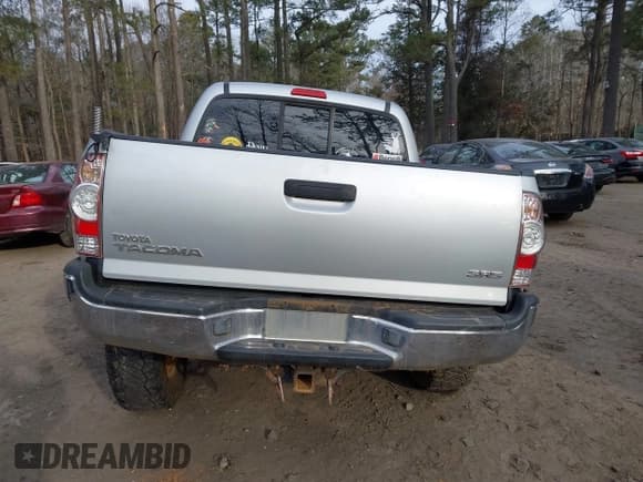 ✅ 2005 Toyota Tacoma • VIN: 5TELU42N55Z069789 • Lot: 41320317. Wystawiony na IAAI z przebiegiem 198 262 mil. Bezpłatny archiwum sprzedaży aukcyjnych z USA i szczegółowy raport historii pojazdu na DreamBid. Zdjęcie 15.