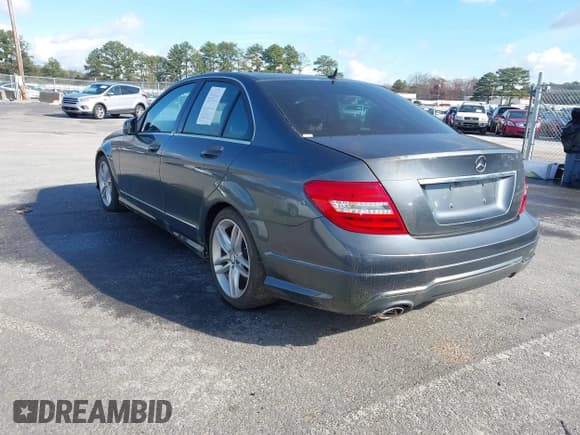 ✅ 2014 Mercedes-Benz C 250 Sport • VIN: WDDGF4HBXEG233110 • Lot: 43793050. Wystawiony na IAAI z przebiegiem 107 449 mil. Bezpłatny archiwum sprzedaży aukcyjnych z USA i szczegółowy raport historii pojazdu na DreamBid. Zdjęcie 3.