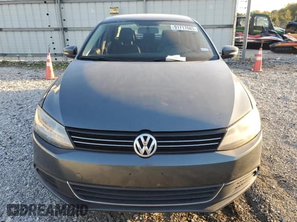 ✅ 2013 Volkswagen Jetta SE • VIN: 3VWDP7AJ6DM353176 • Lot: 91717685. Wystawiony na Copart z przebiegiem 194 570 mil. Bezpłatny archiwum sprzedaży aukcyjnych z USA i szczegółowy raport historii pojazdu na DreamBid. Zdjęcie 5.