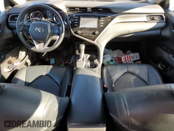 2019 Toyota Camry LE z VIN 4T1B11HK8KU173533, wystawiony jako Copart lot #85150425 z przebiegiem 277 563 mil mil oraz Czysty tytuł • Clean title. Historia ofert i sprzedaży dostępna na DreamBid. Obrazek 8.