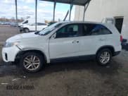 ✅ 2015 Kia Sorento LX • VIN: 5XYKT3A63FG581596 • Lot: 43641503. Wystawiony na IAAI z przebiegiem 155 068 mil. Bezpłatny archiwum sprzedaży aukcyjnych z USA i szczegółowy raport historii pojazdu na DreamBid. Zdjęcie 15.