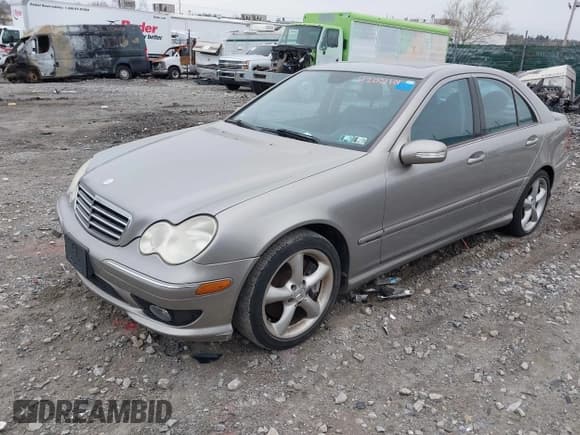 ✅ 2005 Mercedes-Benz C 230 Kompressor • VIN: WDBRF40J65F722047 • Lot: 42021101. Wystawiony na IAAI z przebiegiem 61 189 mil. Bezpłatny archiwum sprzedaży aukcyjnych z USA i szczegółowy raport historii pojazdu na DreamBid. Zdjęcie 2.