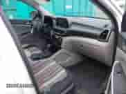 2020 Hyundai Tucson SEL z VIN KM8J3CAL1LU095182, wystawiony jako IAAI lot #41851648 z przebiegiem 25 208 mil mil oraz . Historia ofert i sprzedaży dostępna na DreamBid. Obrazek 5.