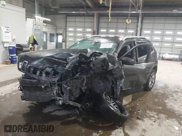 ✅ 2020 Jeep Cherokee Latitude Plus • VIN: 1C4PJMLX5LD642190 • Lot: 41502512. Wystawiony na IAAI z przebiegiem 1 600 800 mil. Bezpłatny archiwum sprzedaży aukcyjnych z USA i szczegółowy raport historii pojazdu na DreamBid. Zdjęcie 6.