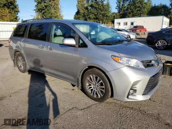 ✅ 2018 Toyota Sienna XLE Auto Access Seat • VIN: 5TDYZ3DC9JS924613 • Lot: 82388905. Listed on Copart with 53,453 mi. Free auction sales archive from the USA and detailed vehicle history report at DreamBid. Image 4.