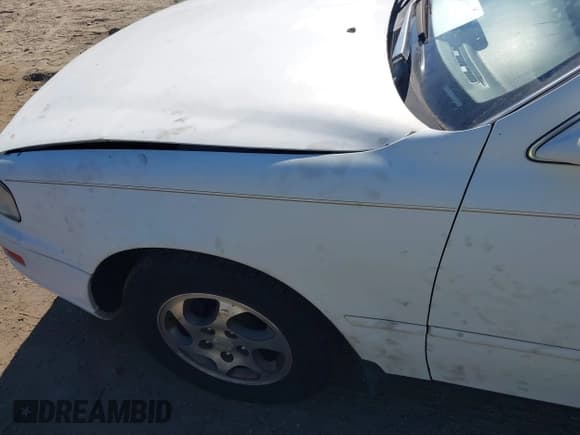 ✅ 1994 Toyota Camry LE • VIN: 4T1SK12E3RU357935 • Lot: 43500149. Wystawiony na IAAI z przebiegiem 239 841 mil. Bezpłatny archiwum sprzedaży aukcyjnych z USA i szczegółowy raport historii pojazdu na DreamBid. Zdjęcie 6.