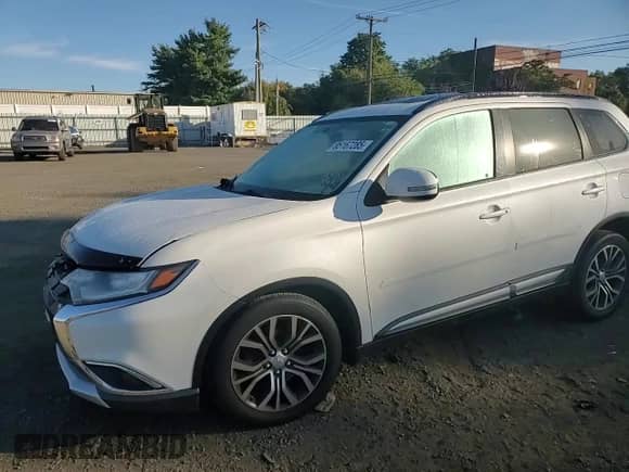 2016 Mitsubishi Outlander SE с VIN JA4AZ3A31GZ019631, выставлен на аукционе Copart как лот 85167285 с пробегом 118 263 миль миль и Списание • Salvage title. История ставок и продаж доступна на DreamBid. Изображение 13.