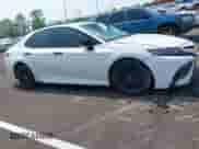 2022 Toyota Camry SE z VIN 4T1G11AK0NU054329, wystawiony jako IAAI lot #42342363 z przebiegiem 105 909 mil mil oraz . Historia ofert i sprzedaży dostępna na DreamBid. Obrazek 13.