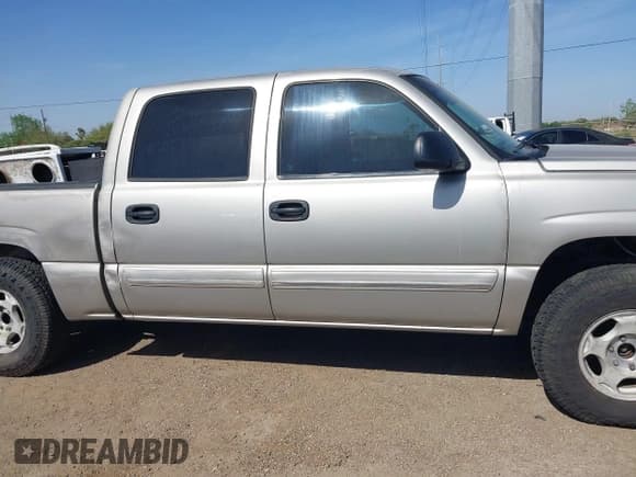 ✅ 2006 Chevrolet Silverado 1500 LT1 • VIN: 2GCEK13T761140183 • Лот: 41760307. Опубликован ранее на IAAI с пробегом 225 644 миль. Бесплатный доступ к архиву аукционных продаж из США и подробный отчёт об истории автомобиля на DreamBid. Изображение 13.