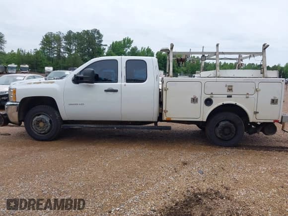 ✅ 2010 Chevrolet Silverado 3500HD • VIN: 1GB5KZBK7AZ252039 • Lot: 42203910. Listed on IAAI with 379,973 mi. Free auction sales archive from the USA and detailed vehicle history report at DreamBid. Image 14.