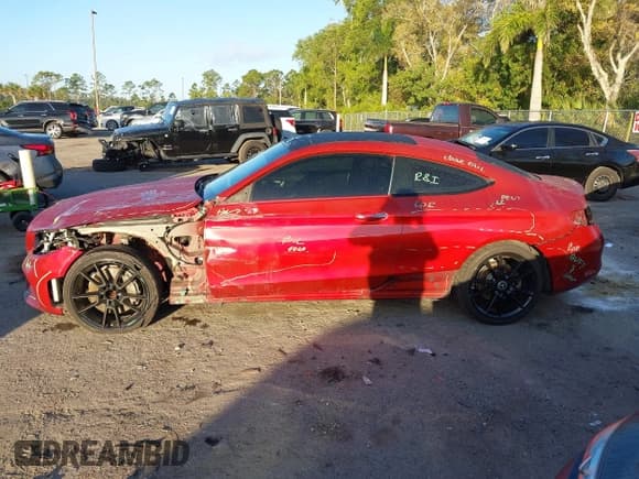 ✅ 2019 Mercedes-Benz C 300 • VIN: WDDWJ8DB6KF803628 • Lot: 41541737. Wystawiony na IAAI z przebiegiem 90 239 mil. Bezpłatny archiwum sprzedaży aukcyjnych z USA i szczegółowy raport historii pojazdu na DreamBid. Zdjęcie 15.