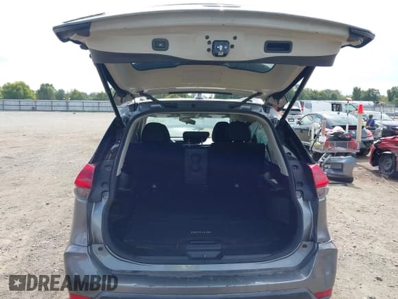 ✅ 2018 Nissan Rogue SV • VIN: KNMAT2MTXJP518184 • Lot: 43333163. Wystawiony na IAAI z przebiegiem 34 827 mil. Bezpłatny archiwum sprzedaży aukcyjnych z USA i szczegółowy raport historii pojazdu na DreamBid. Zdjęcie 18.