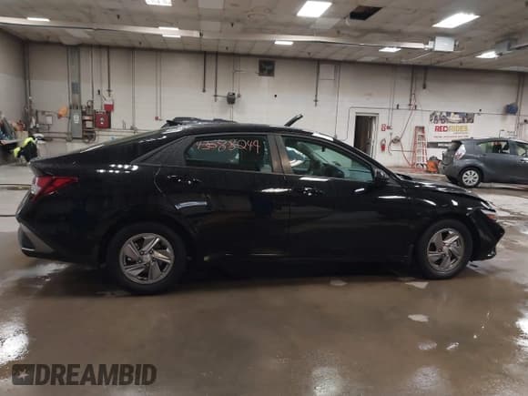 ✅ 2025 Hyundai Elantra SE • VIN: KMHLL4DG0SU945637 • Лот: 43088244. Опубликован ранее на IAAI с пробегом 11 766 миль. Бесплатный доступ к архиву аукционных продаж из США и подробный отчёт об истории автомобиля на DreamBid. Изображение 13.