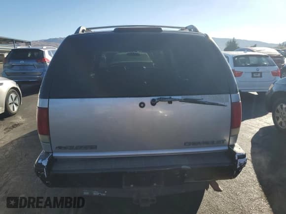 ✅ 1996 Chevrolet Blazer • VIN: 1GNDT13W6T2131335 • Lot: 80264865. Wystawiony na Copart z przebiegiem 245 668 mil. Bezpłatny archiwum sprzedaży aukcyjnych z USA i szczegółowy raport historii pojazdu na DreamBid. Zdjęcie 6.