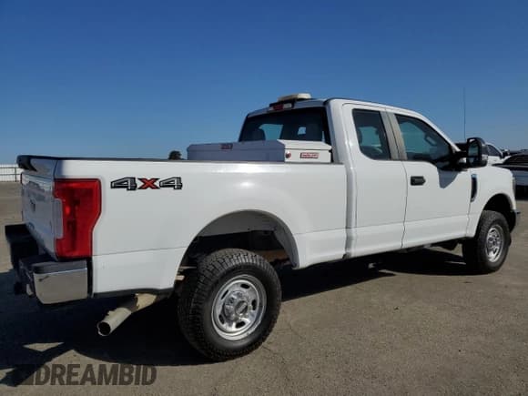 ✅ 2018 Ford F-250 XL • VIN: 1FT7X2B63JEB11766 • Lot: 85009805. Listed on Copart with 166,378 mi. Free auction sales archive from the USA and detailed vehicle history report at DreamBid. Image 3.